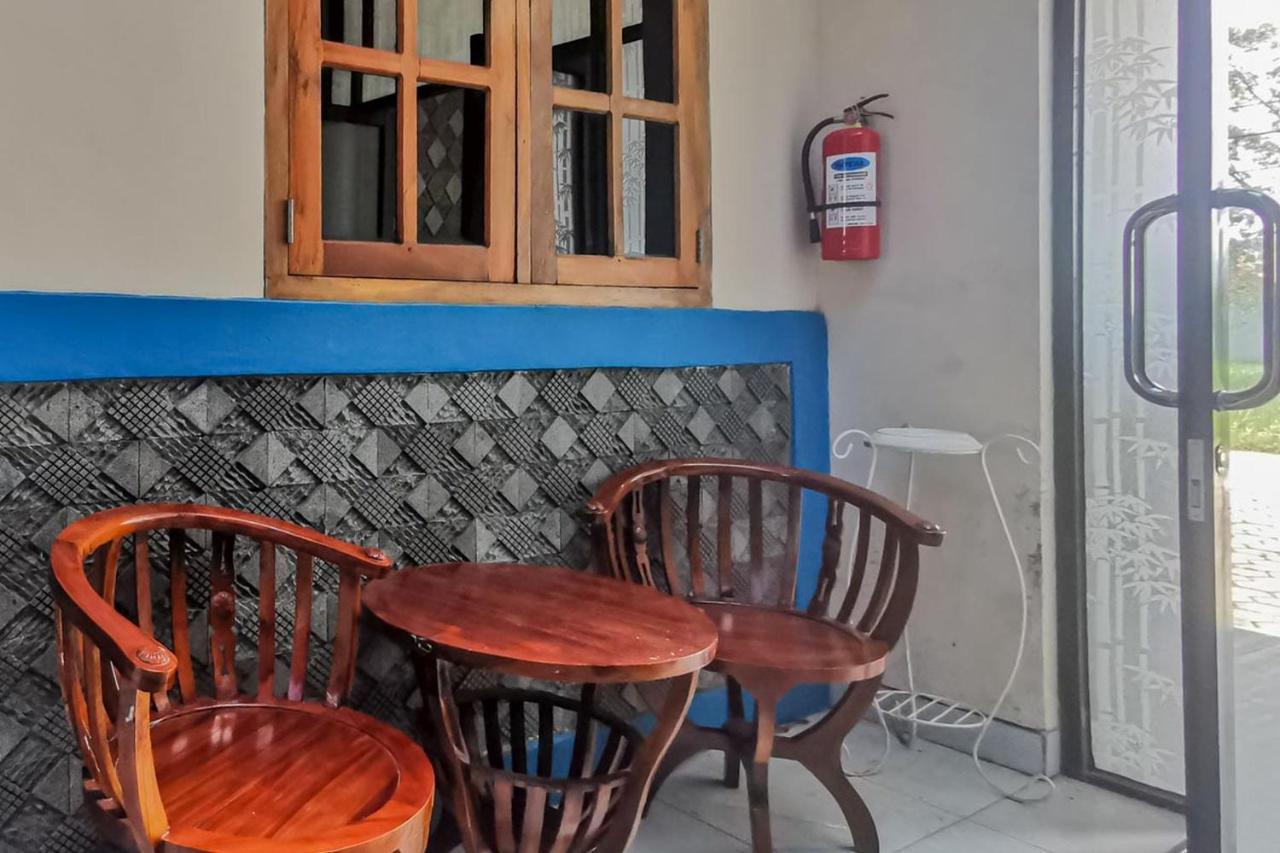Hotel Reddoorz Near Pantai Pancer Door Pacitan Exterior foto