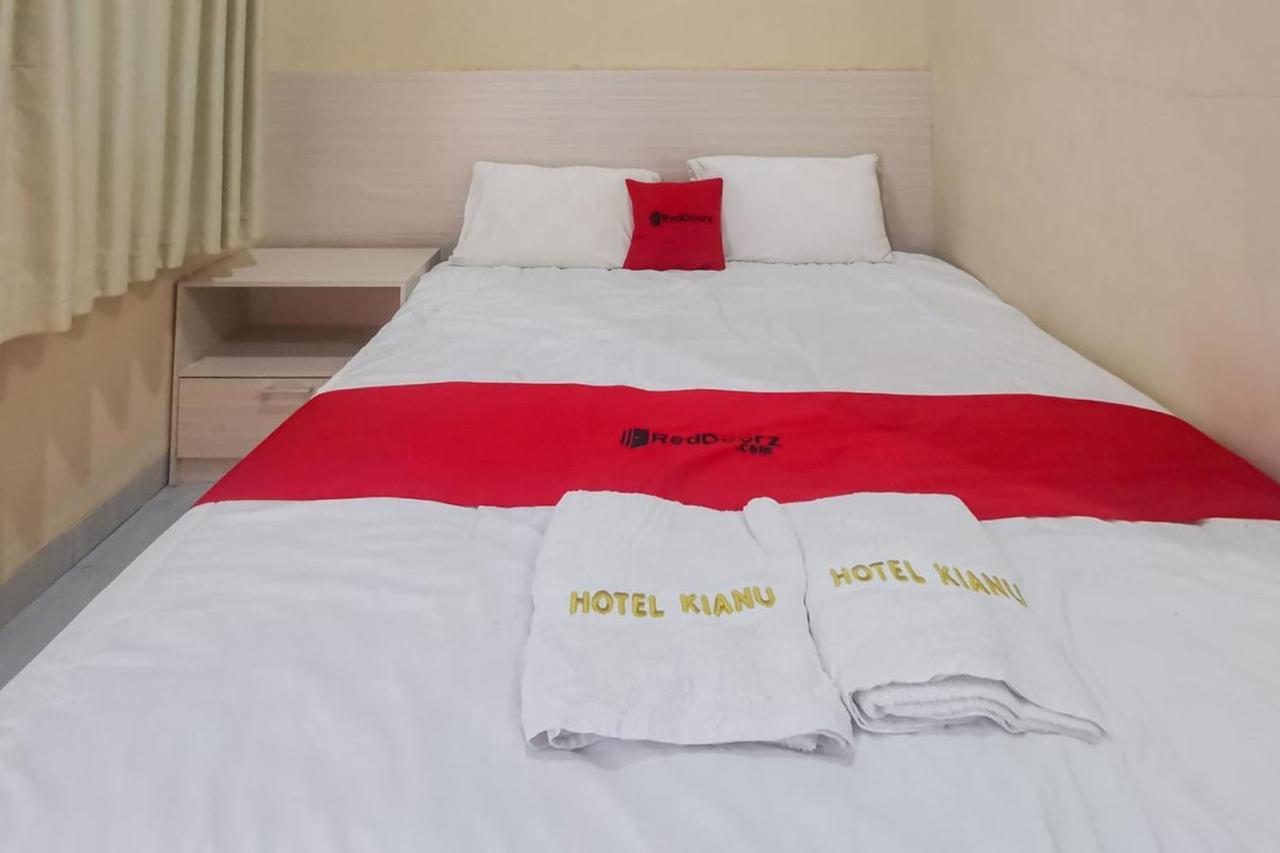 Hotel Reddoorz Near Pantai Pancer Door Pacitan Exterior foto