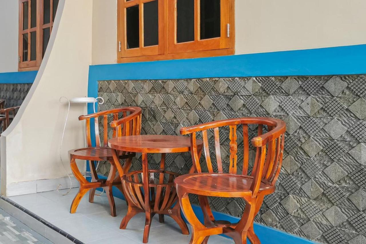 Hotel Reddoorz Near Pantai Pancer Door Pacitan Exterior foto